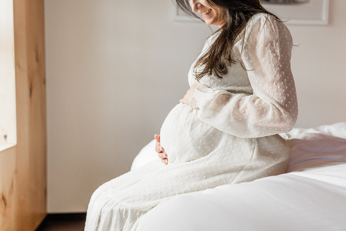3_intimate-maternity-home-session-colorado-springs