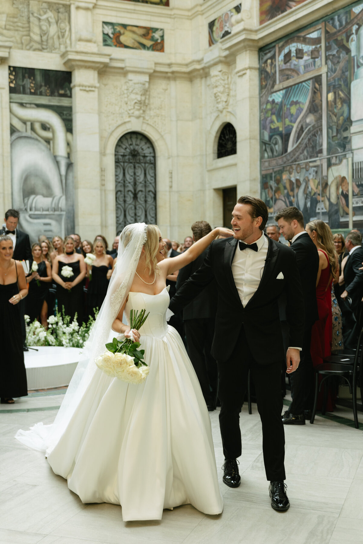 AveryPhillipsPhoto-Morgan+Dominic-DetroitInstituteofArtsWedding-235