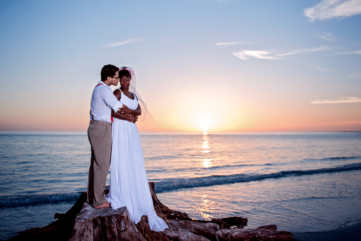 stephanie_perry_photography_beach_bride_groom_wedding_sunset