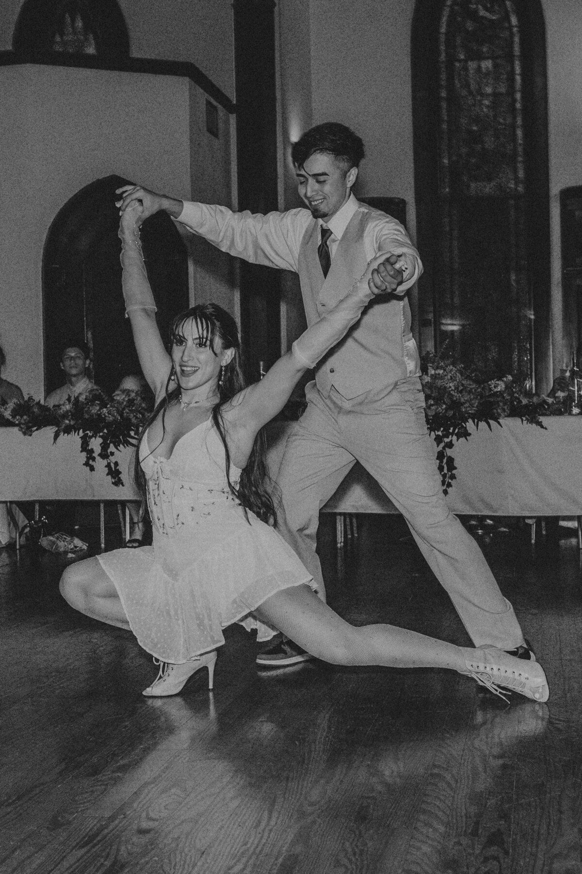 A Houston wedding in Galveston, TX, proved to be a vibrant celebration filled with laughter, love, and some seriously impressive dance moves from the wedding party. From heartwarming slow dances to high-energy group routines, the dance floor was alive with the infectious spirit of the newlyweds and their lively guests.