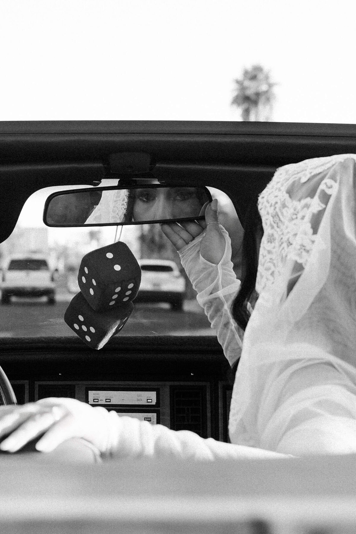 56riskyexposure_aimee-adrian_las-vegas-elopement-photography