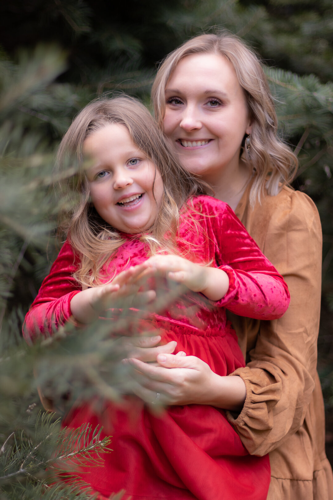 2022Christmas-in-the-trees_family-photography_renees-photography-designs_natural-lights_SM-2342