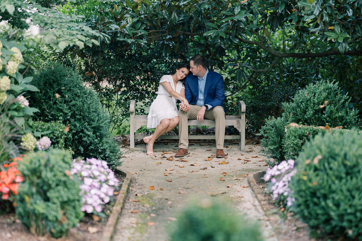 engagement-photos-in-the-garden-at-duke-mansion