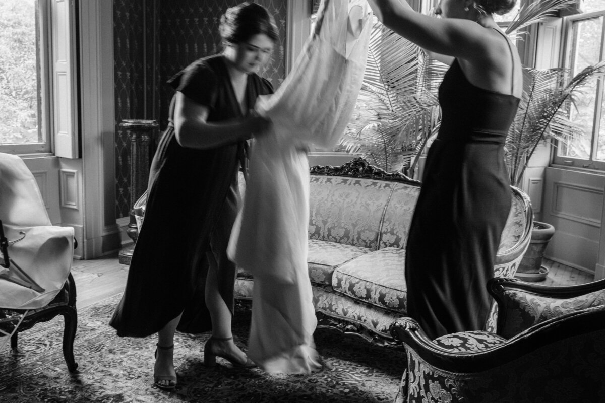 documentary photographer garden greenhouse wedding-20