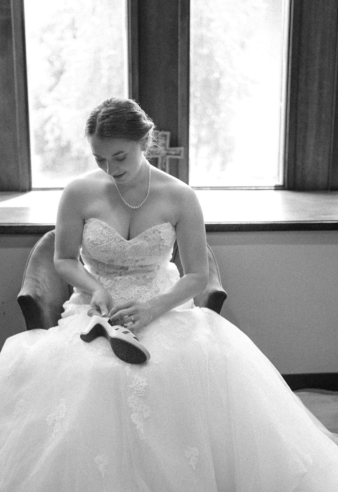 Traditional summer church wedding Rochester MN | Oduma photography -79