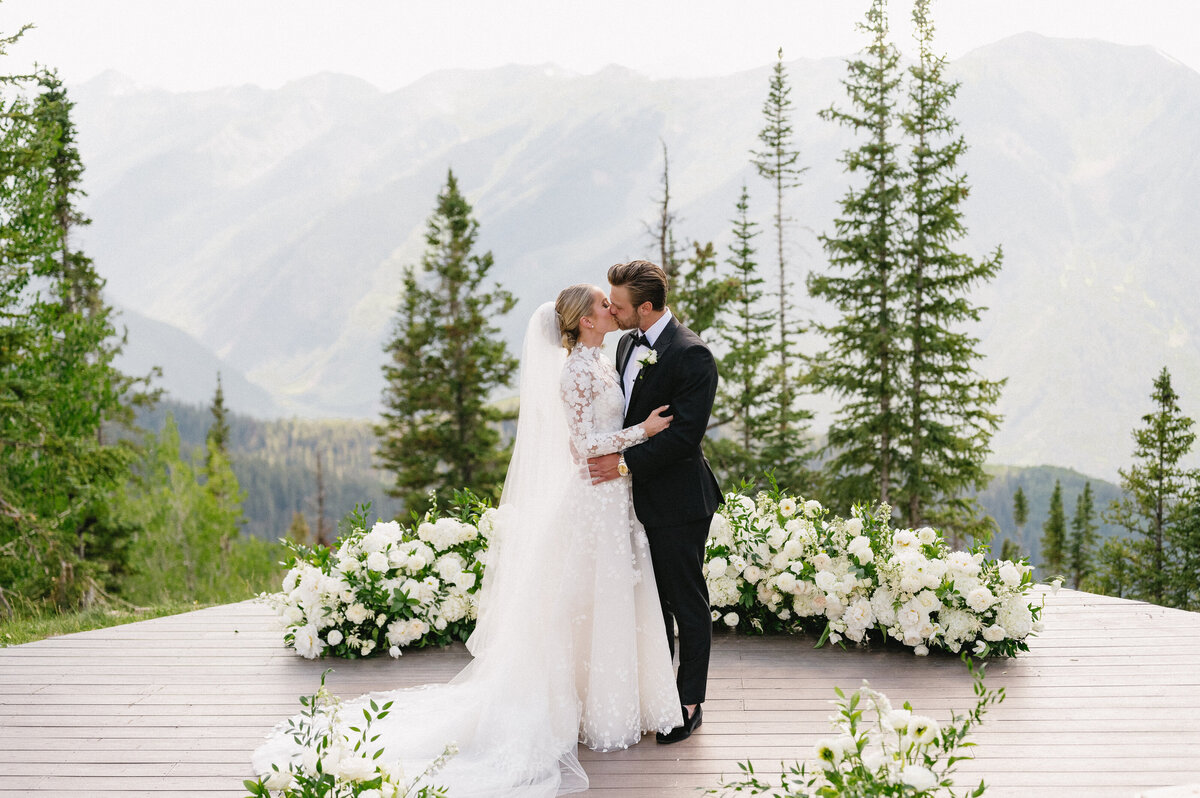 Calluna-Events-Aspen-Wedding-Deck-Portraits-2