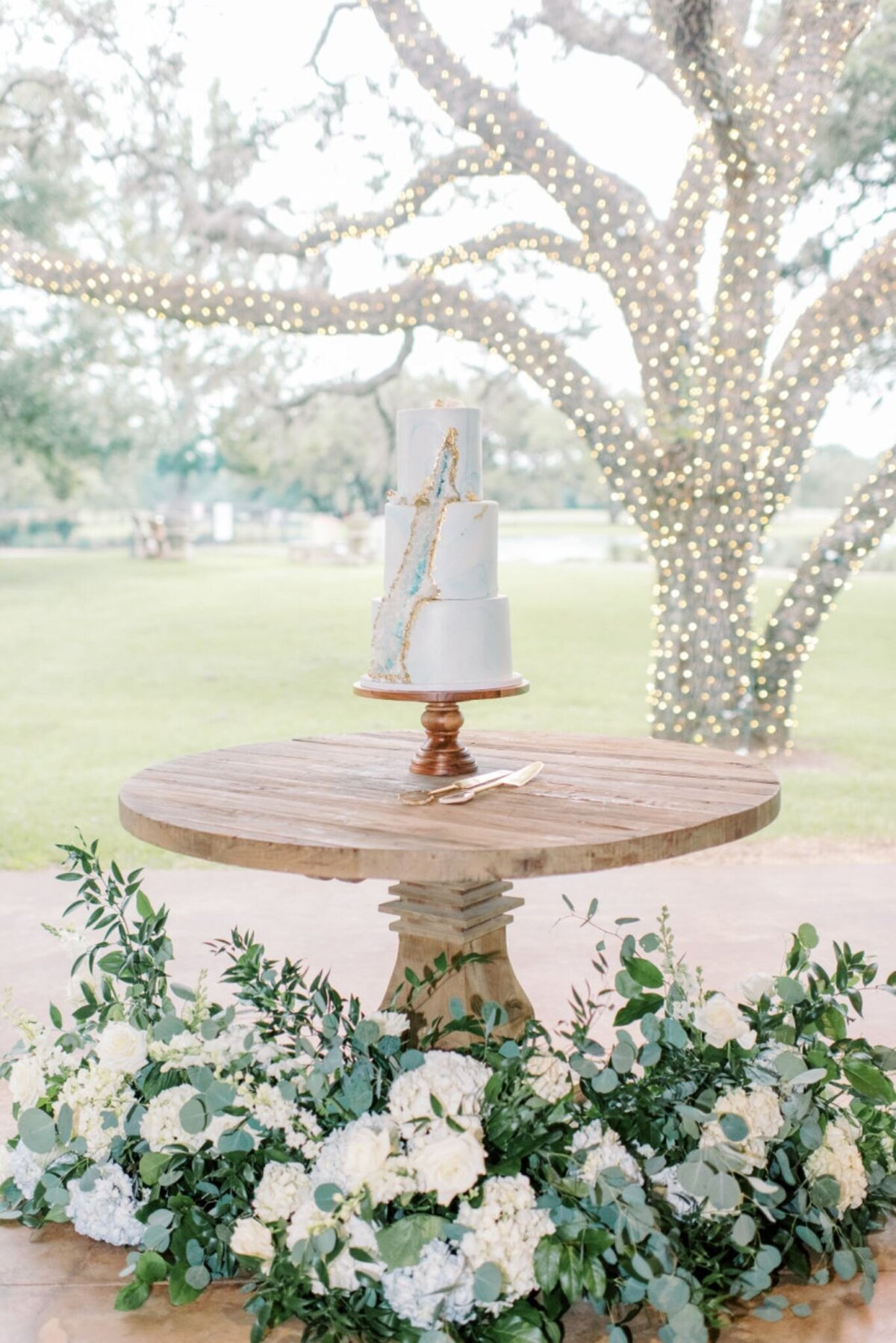 elegant-hanging-flower-arrangement-tamara-menges-designs-38