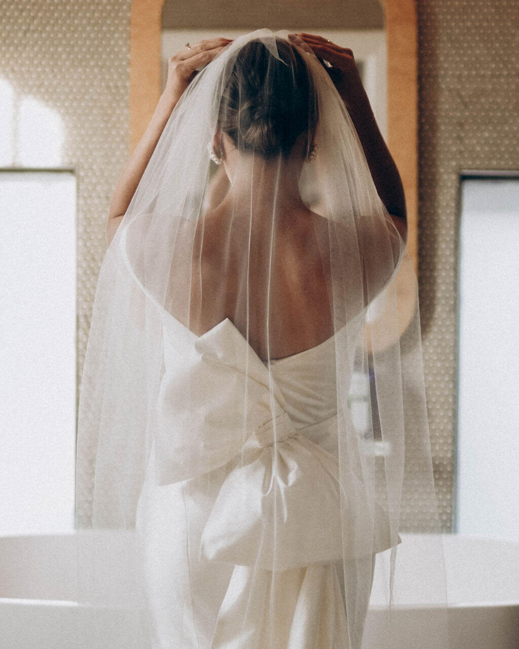 114-wedding-dress-with-bow-veil-bride-modern-vintage-events