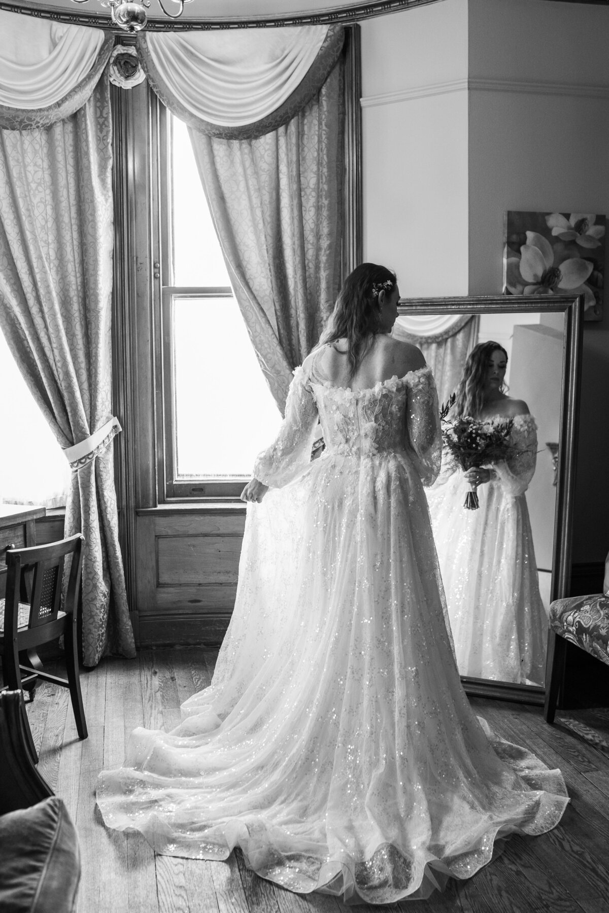 Elegant wedding ceremony at The Whitney in Detroit.