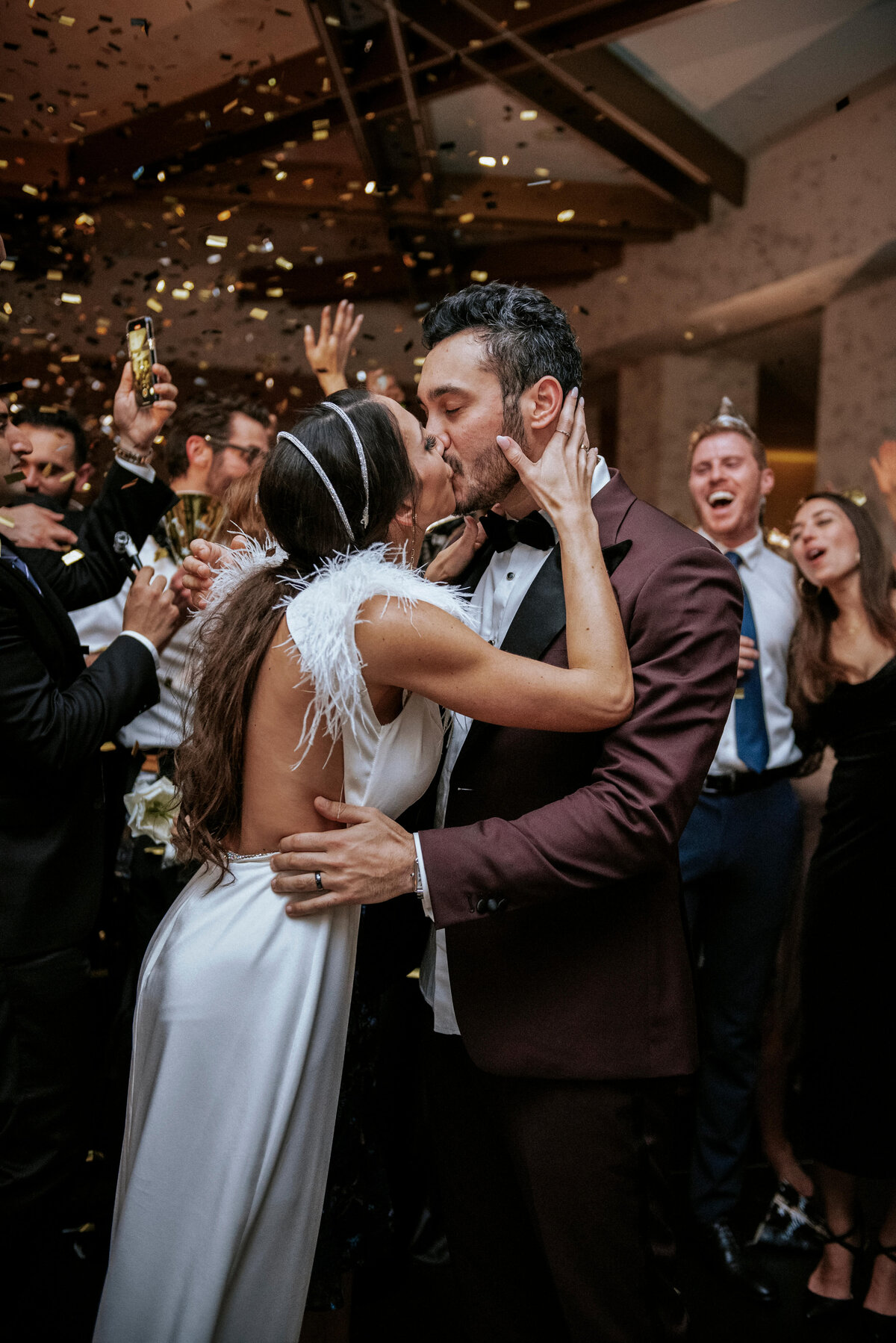 celebratory-nye-wedding-kiss-with-confetti