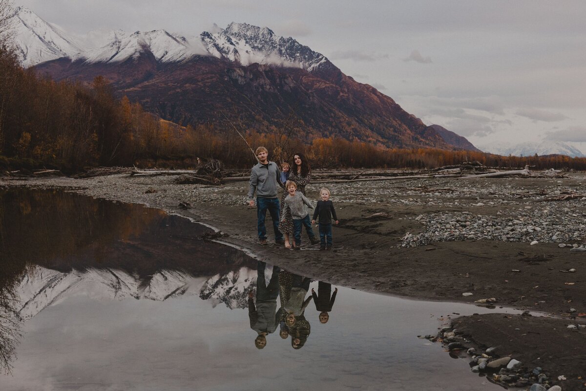 9L0A1275Alaska_MatanuskaRiverFamilySession