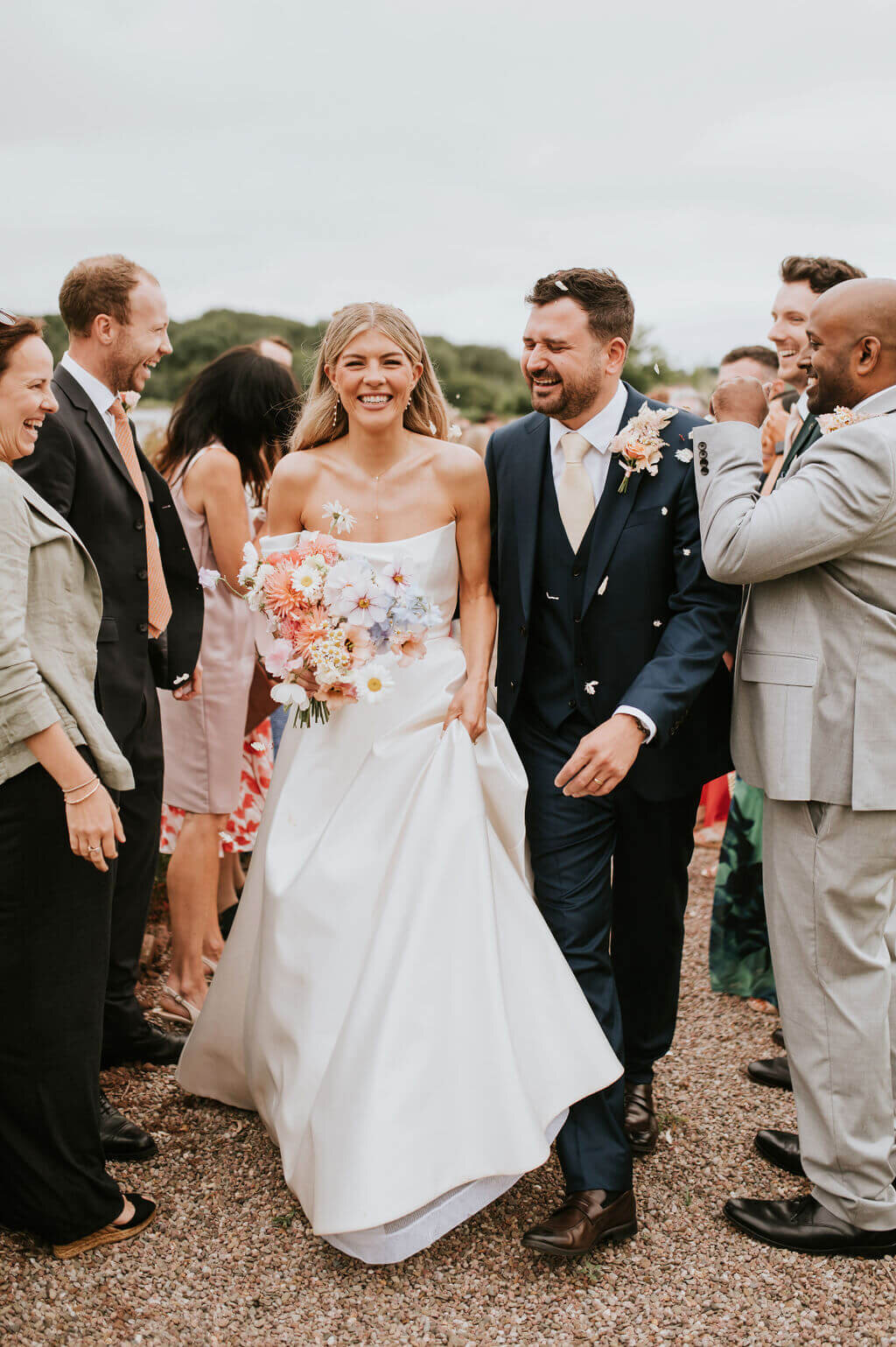 Issy-and-Bella-Floral-Design-Wedding-Florist-Herefordshire-Broadfield-Court-j&N75