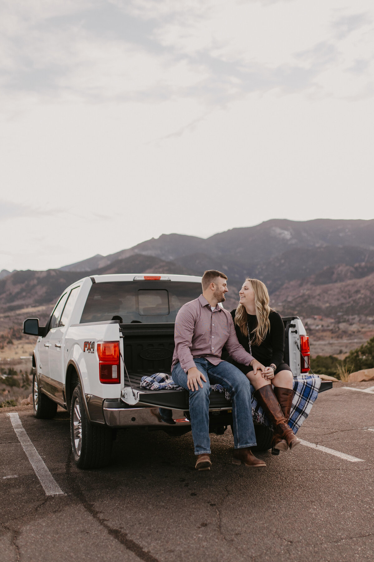 Garden-of-the-gods-engagement-session-4