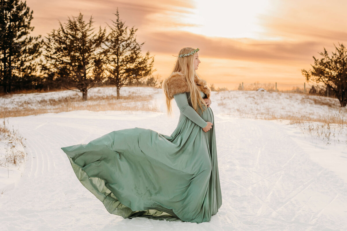 winter maternity session green dress