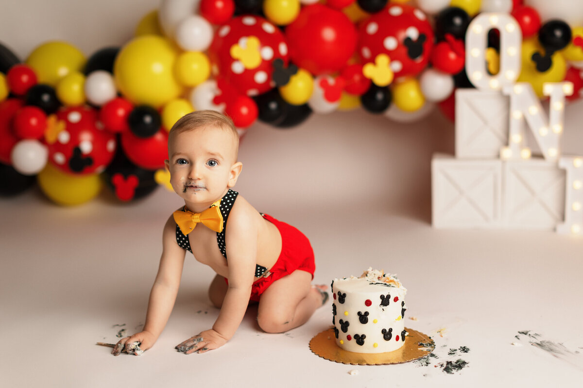 Best NW Arkansas cake smash photographer, cake smash photography near me, baby birthday photoshoot NW Arkansas