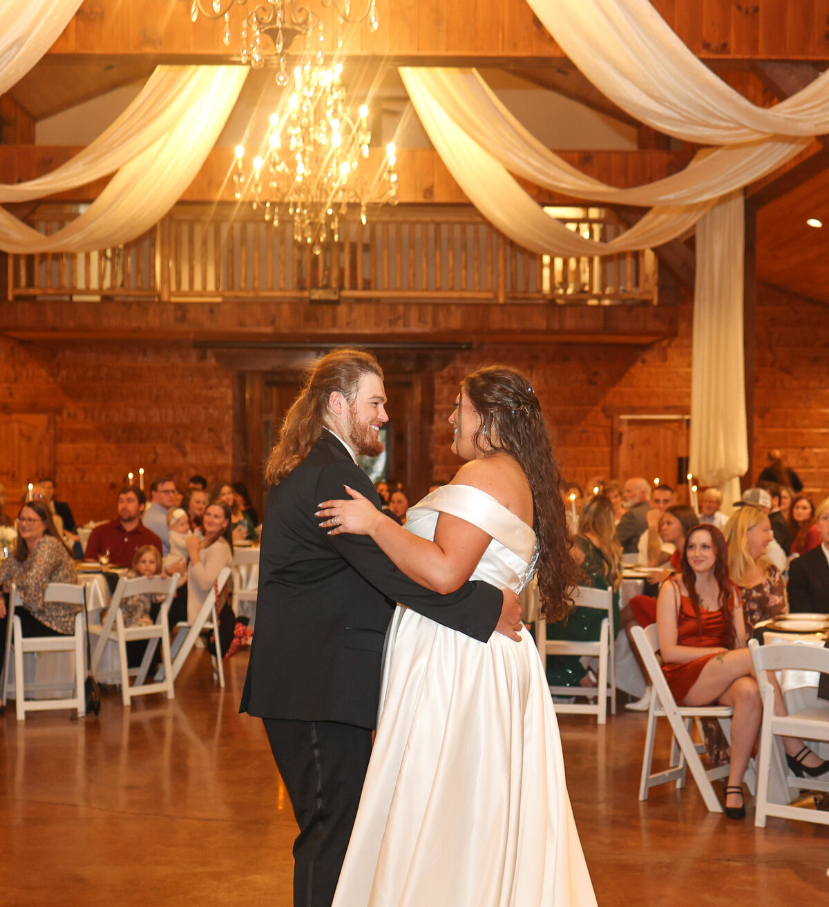 bride and groom dancing at Southern Charm wedding venue in Chattanooga Tennessee by wedding photographer Amanda Richardson Photography