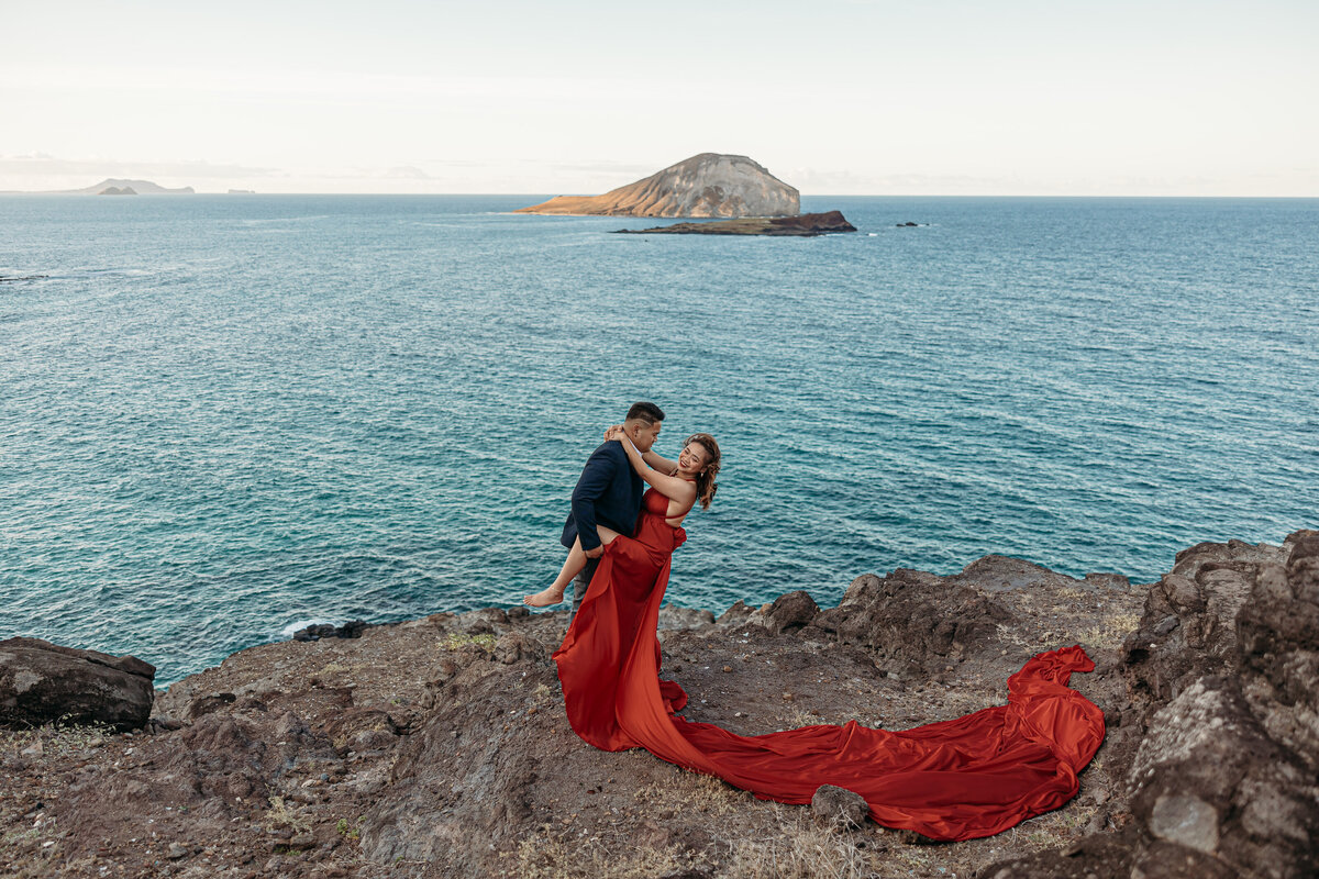 makapuu-beach-couple-portraits-109