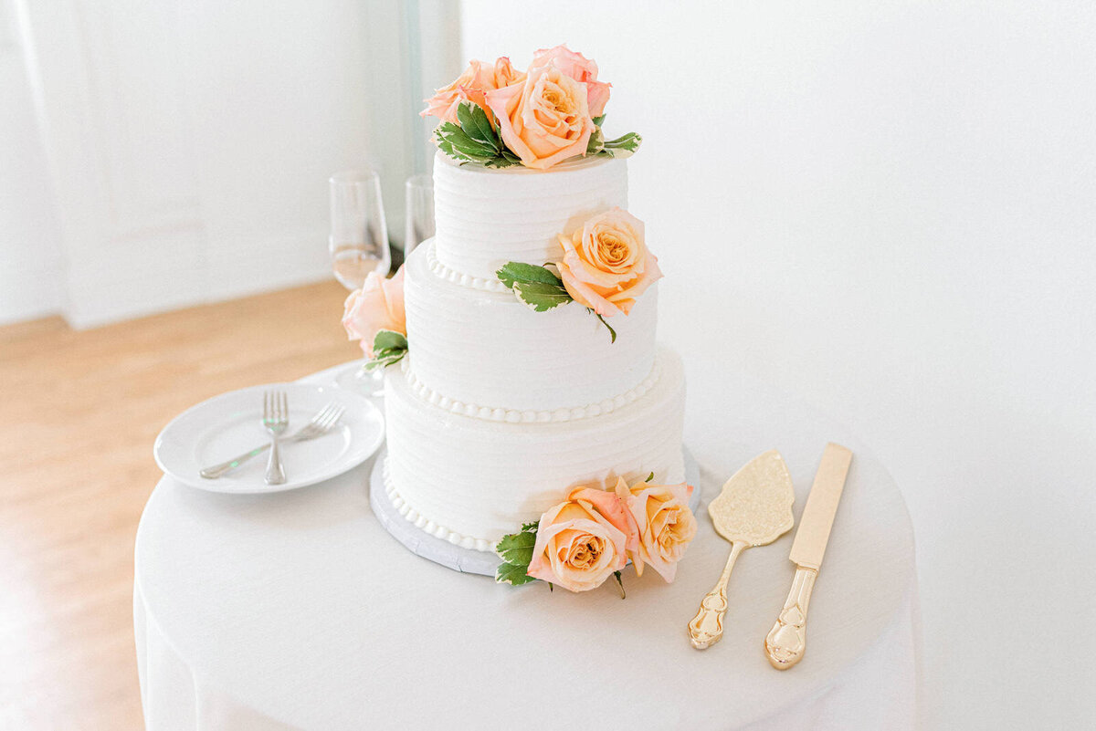beautiful classic wedding cake omaha