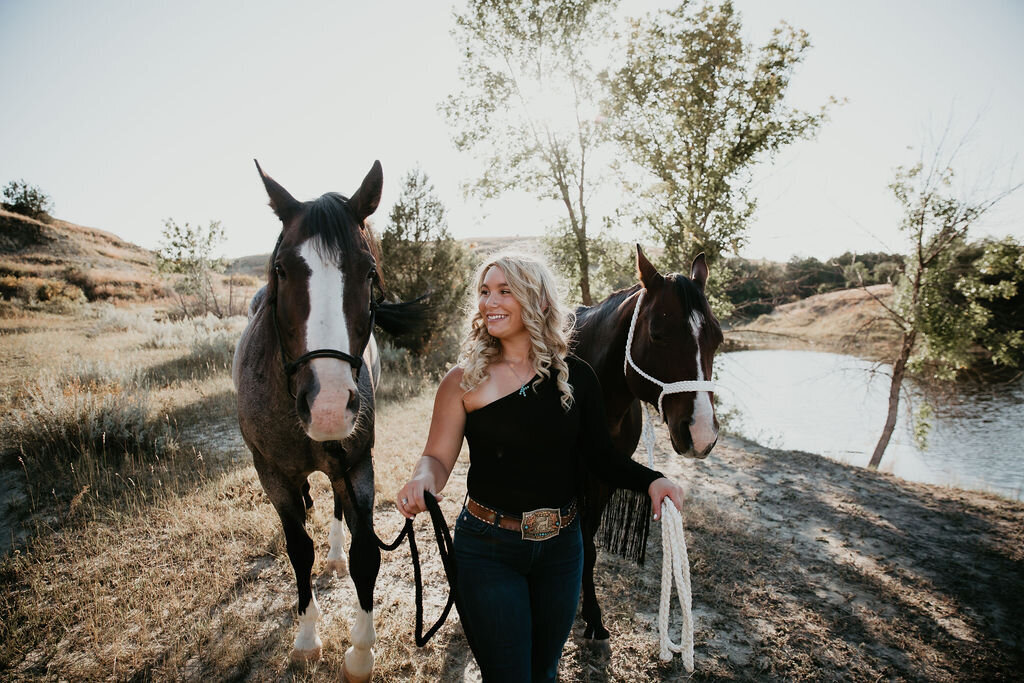 Senior year photography in Hichey, Montana