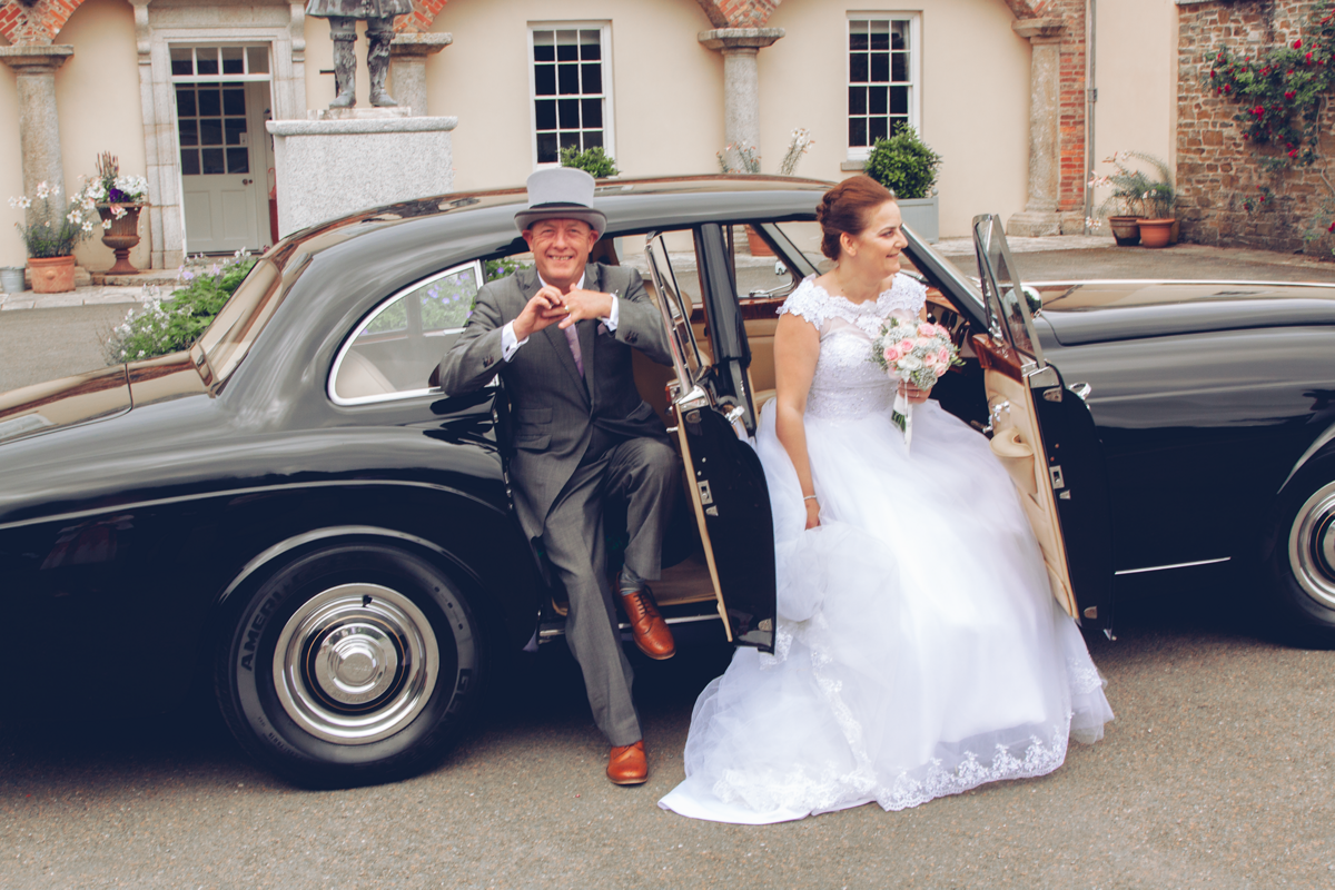 pro-story-photography_bride&groom_jaguar