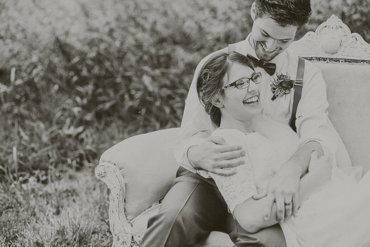 wedding photos | Iowa wedding photographer | Iowa Photographer | Playlife | Cedar Rapids | Iowa City | Kalona | Alaynna Ann Schwartz-6