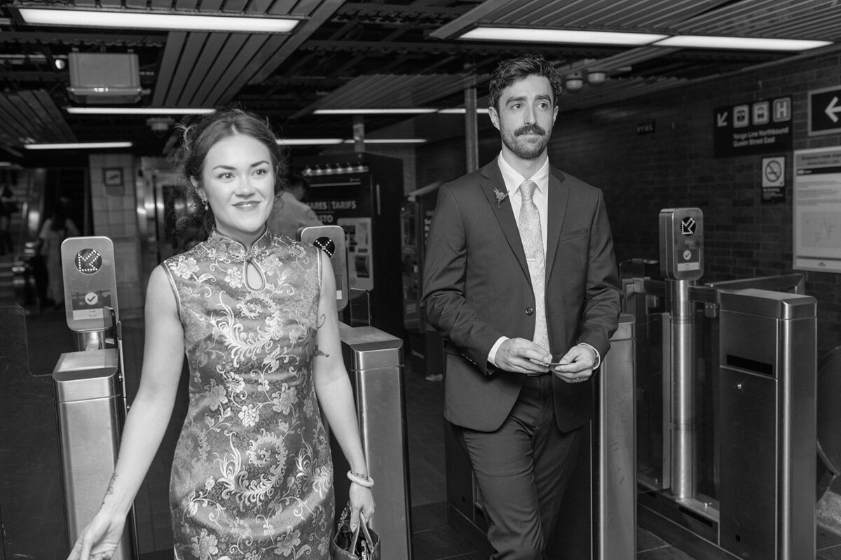 toronto-city-elopement-city-hall-ttc-subway-sugar-beach-fun-romantic-sumer-wedding-2792