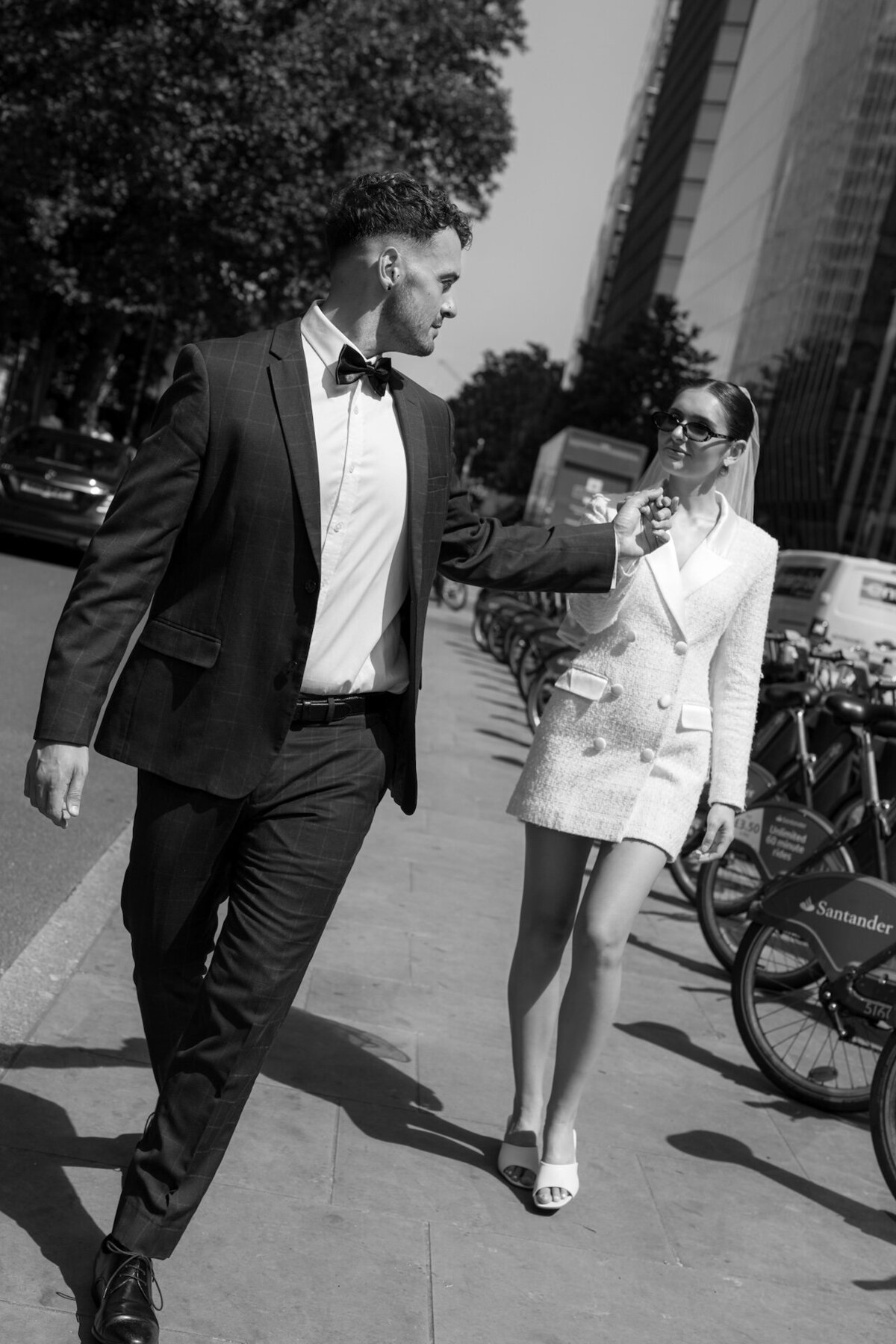 TheHoxtonHotel-timeless-romantic-luxury-wedding-modern-groom-bride-blackandwhite-londonstreets-london-photography