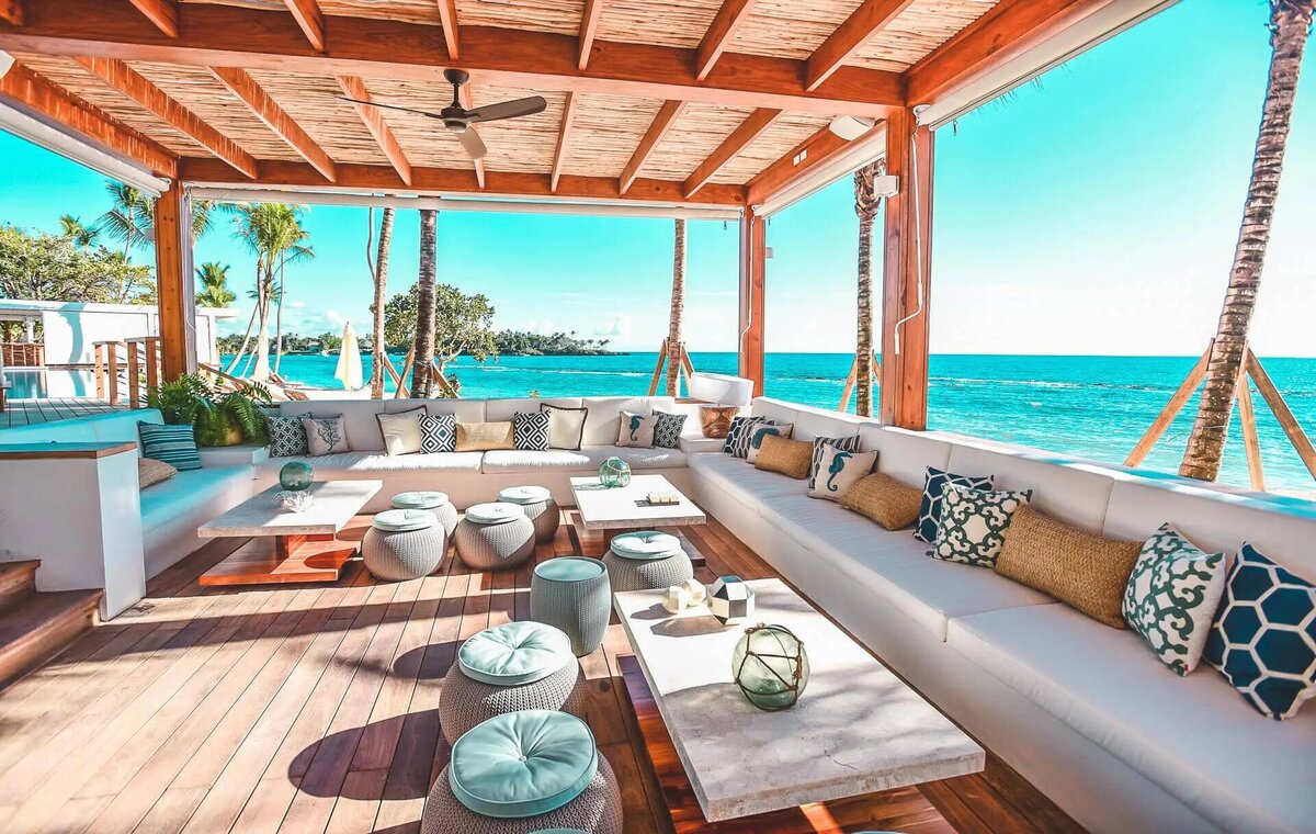minitas-beach-club-bar-lounge
