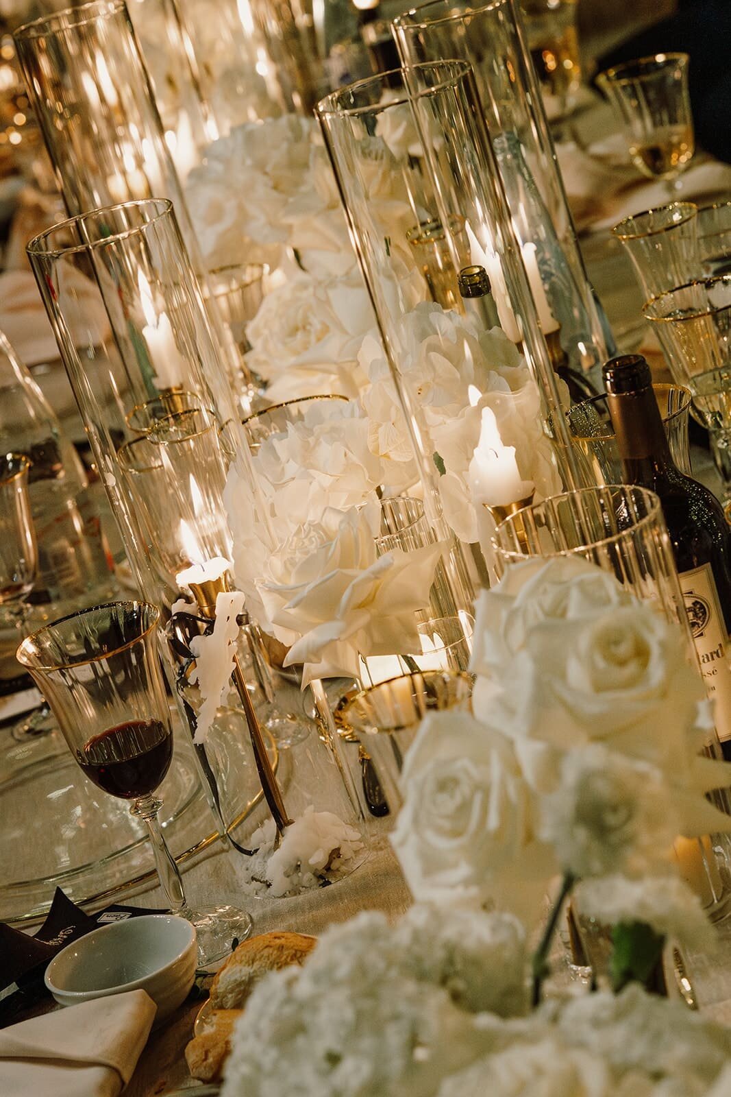 Long-table-white-centre-piece