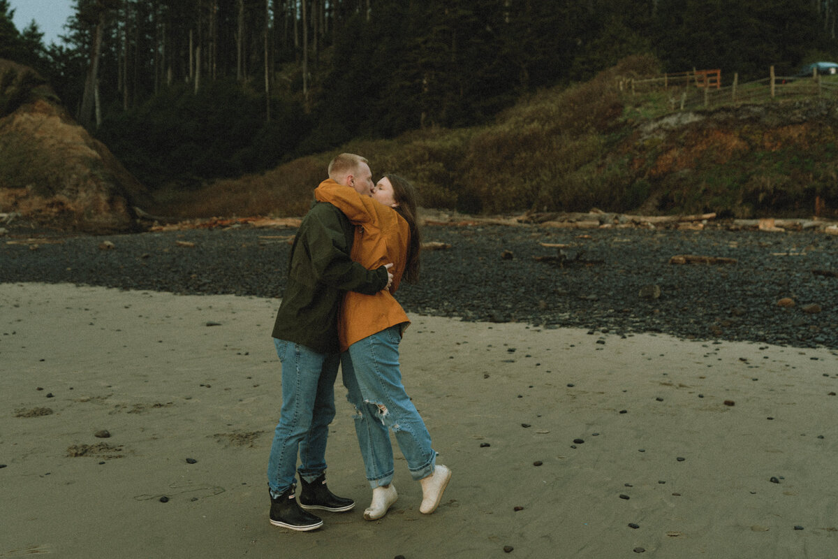 Oregon Coast Couples - lizarrietaphotography-47