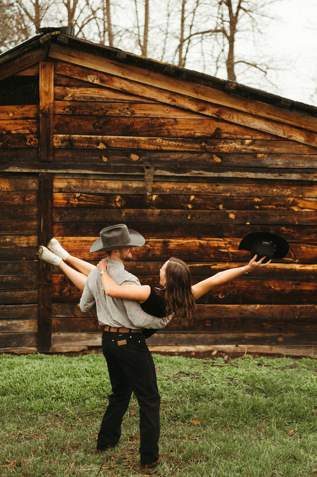 presley-gray-photo-montana-western-style-engagement-4270