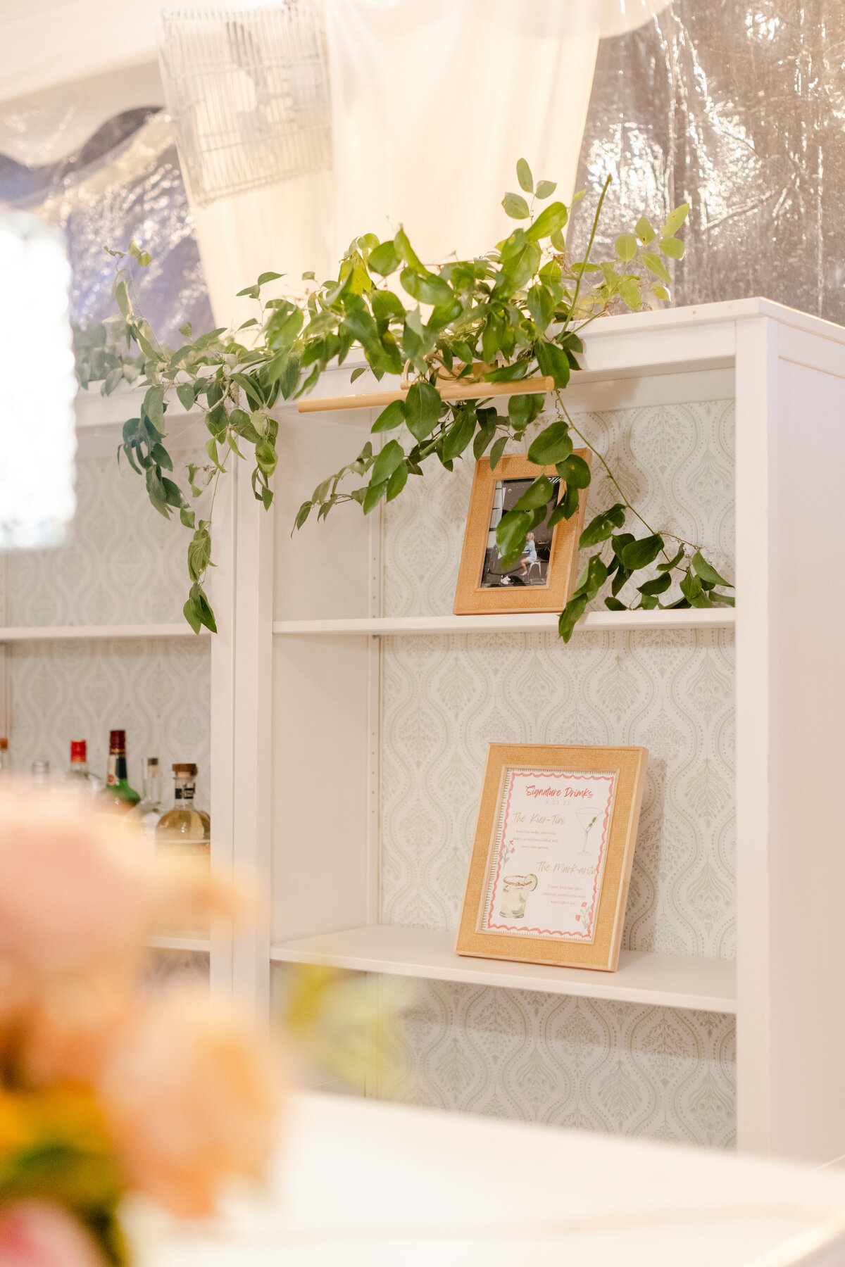 tented-bar-wallpaper