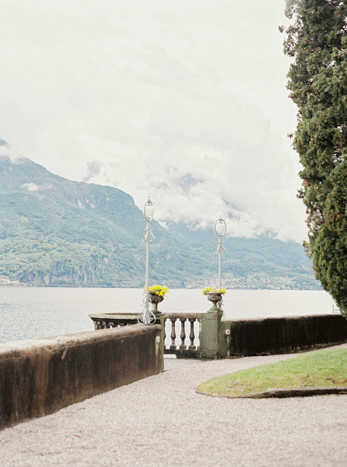 A wedding day photo of the wedding venue Villa Aura del Lago on Lake Como in Italy