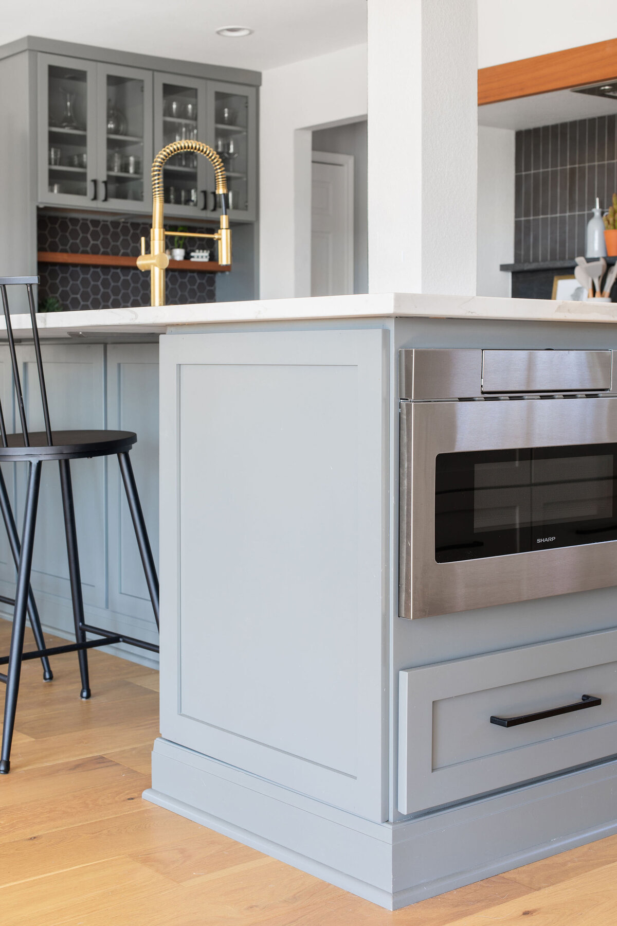 Hello Home Modern Transitional Kitchen with Shaker Cabinets 10