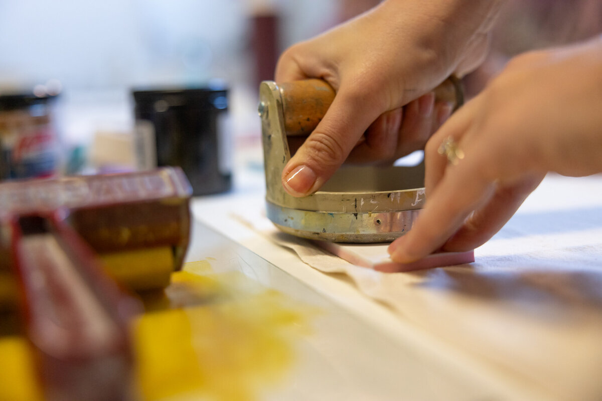 Lino-printmaking-process-baren-tool-3