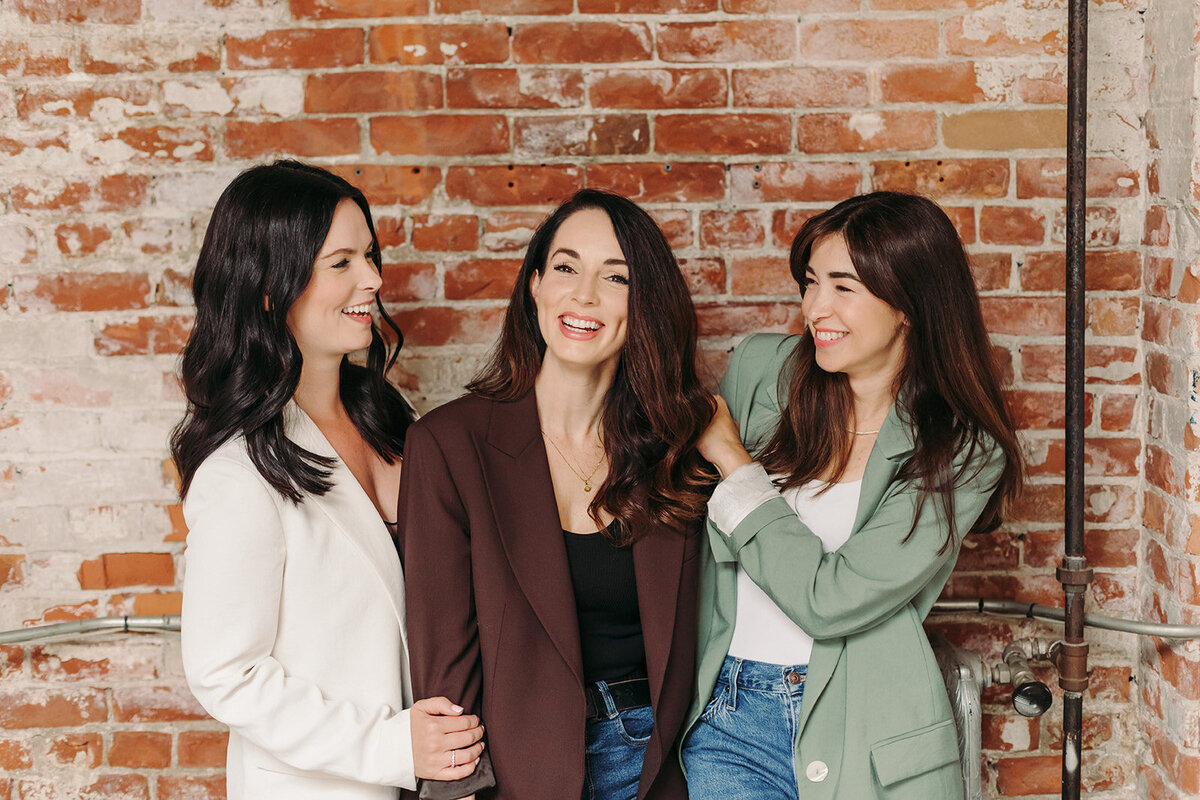 Utah Family Photographer captures women laughing during outdoor brand photography