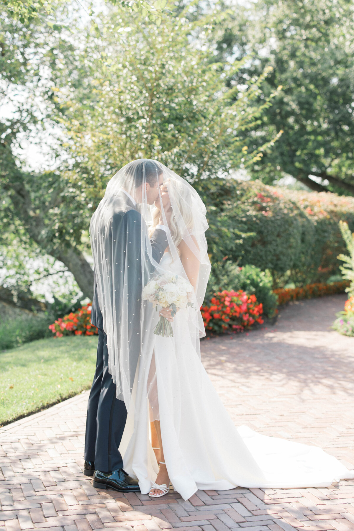 Molly Sue Photography Wedding at The Mill Lakeside Manor24