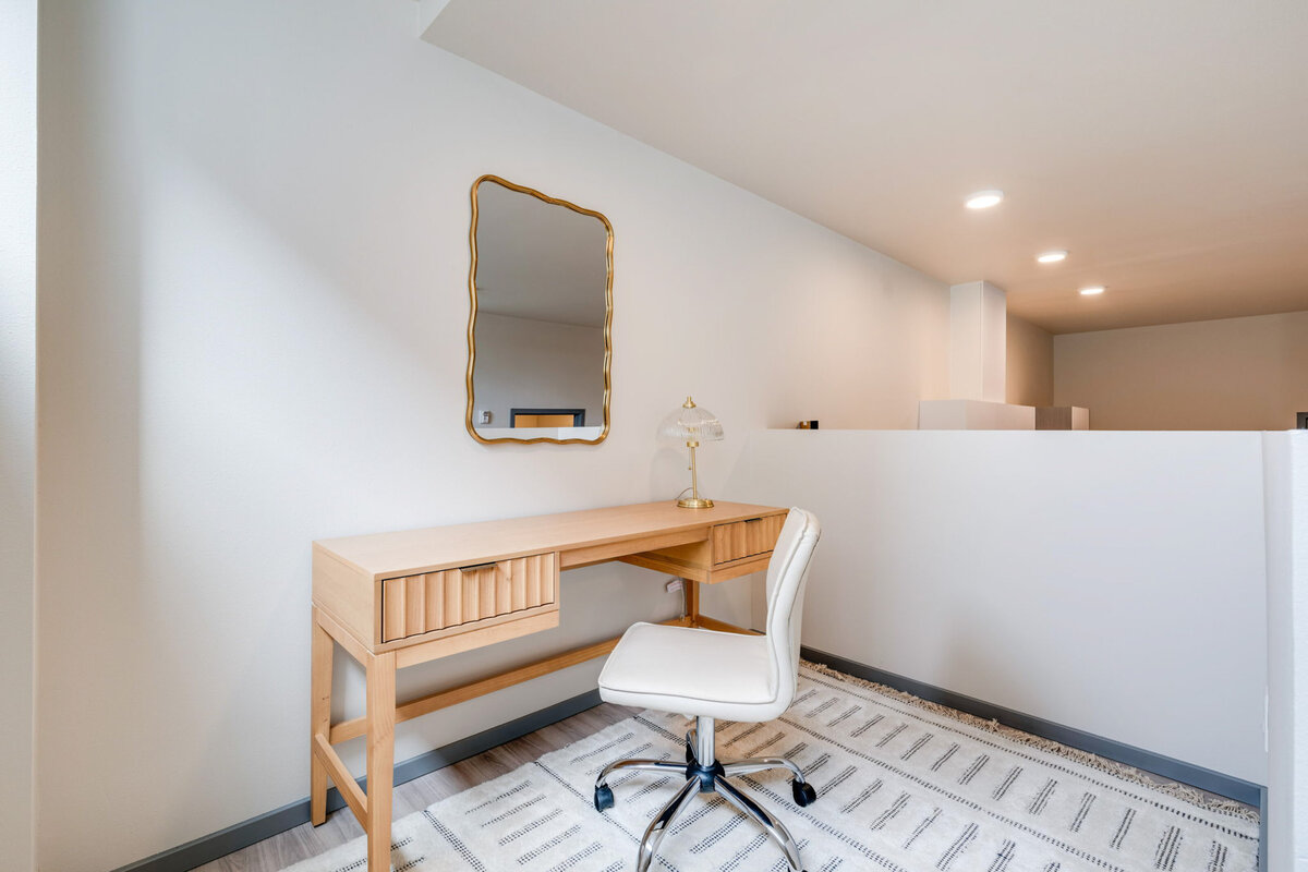 215 Queen Anne Ave N_0042