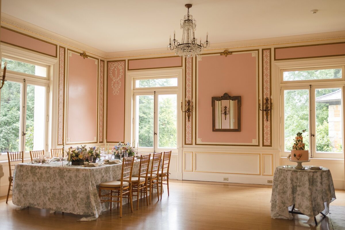 Pink Room details -1