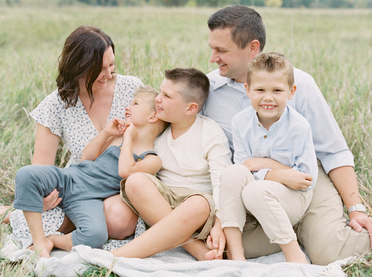 Milwaukee family newborn photographer-8