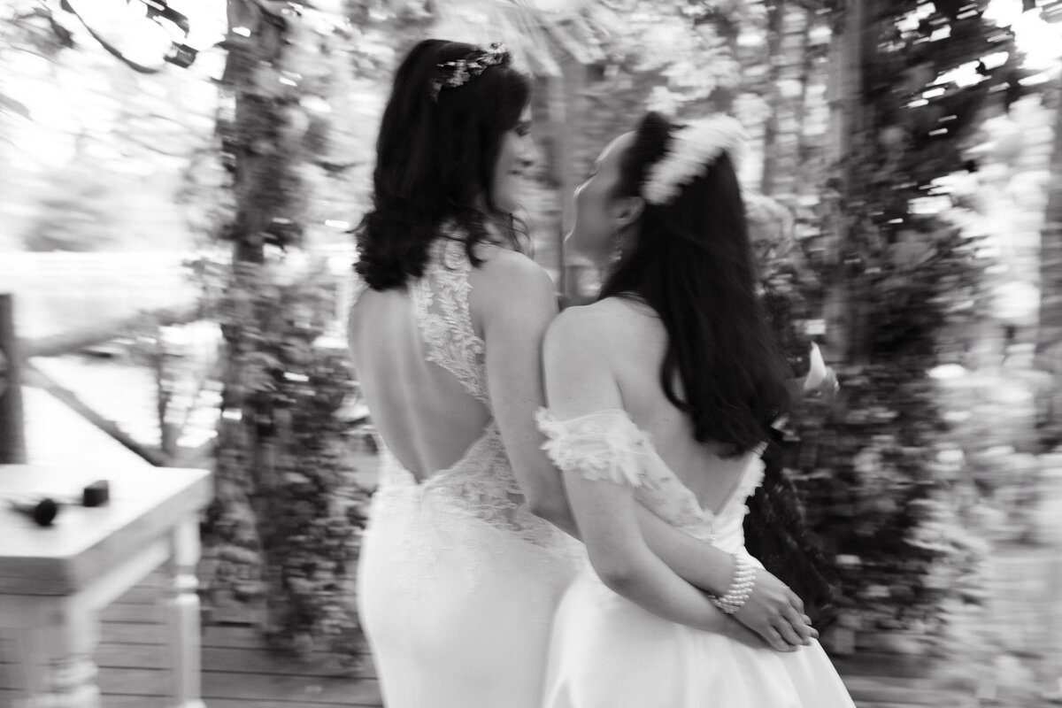 Cedar_Lakes_Estate_Lesbian_Wedding_Winter_LevKuperman_097