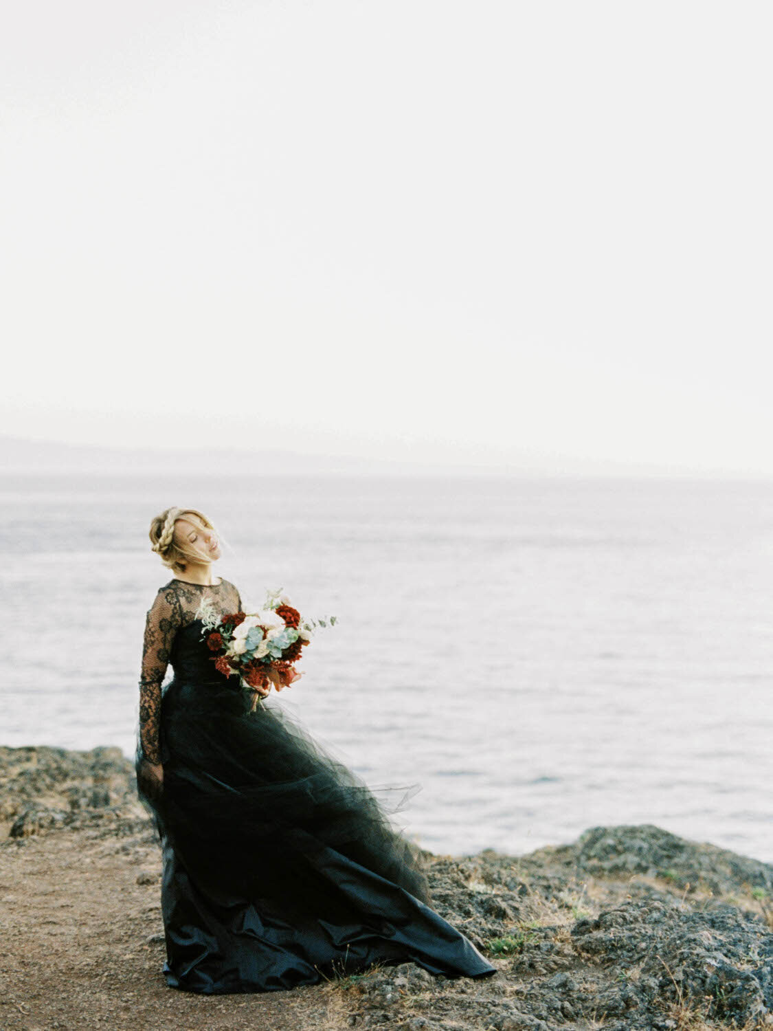 the-new-romantic-luxury-wedding-photography-new-england-autumn-wedding-inspiration-black-wedding-dress-26