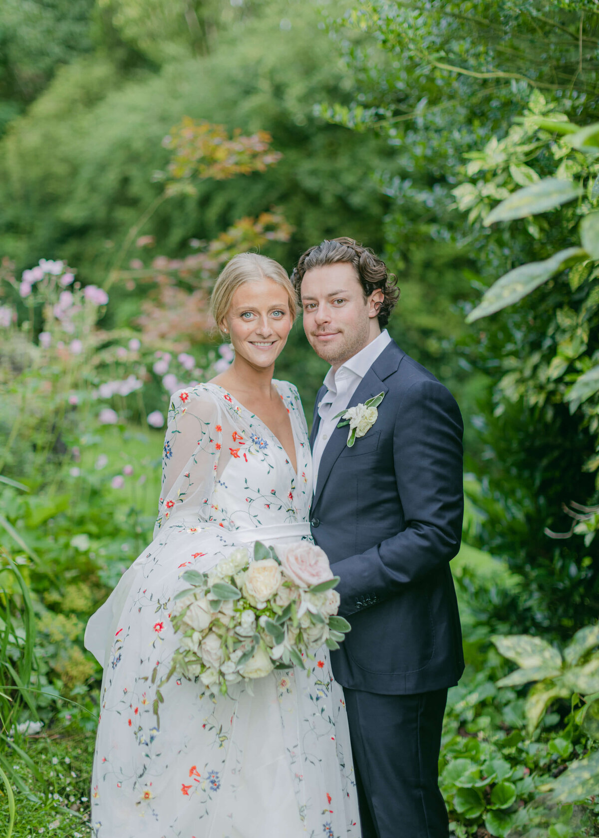 chloe-winstanley-weddings-bride-groom-sassi-holford