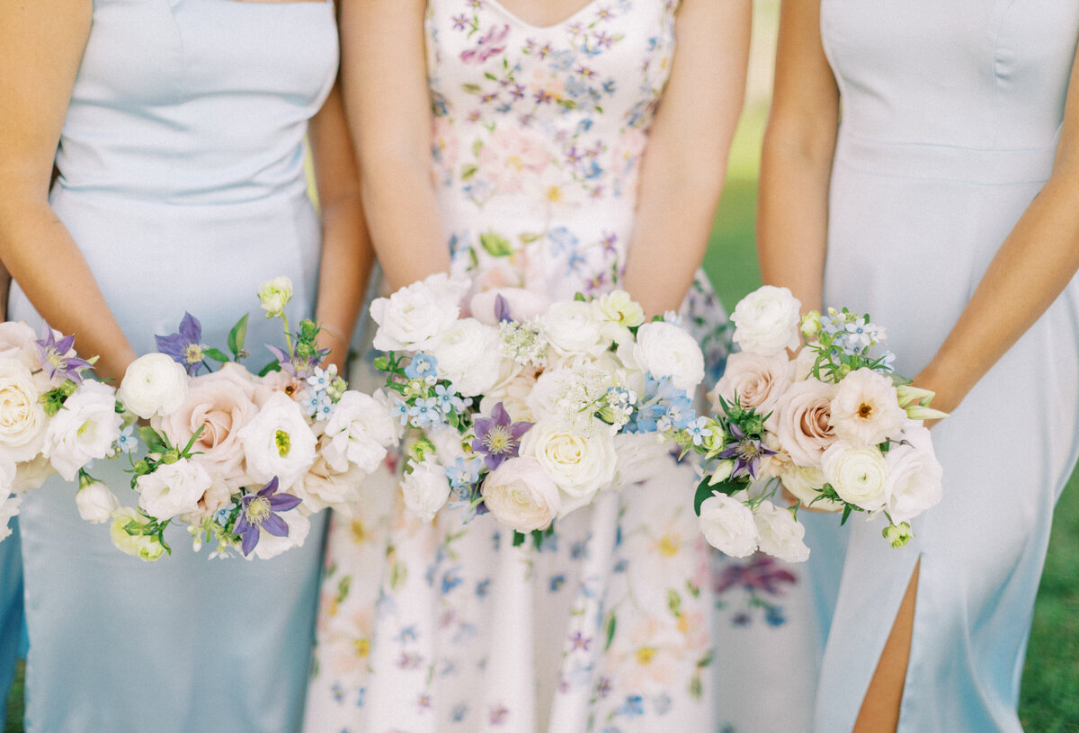 carriage house wedding flowers 1