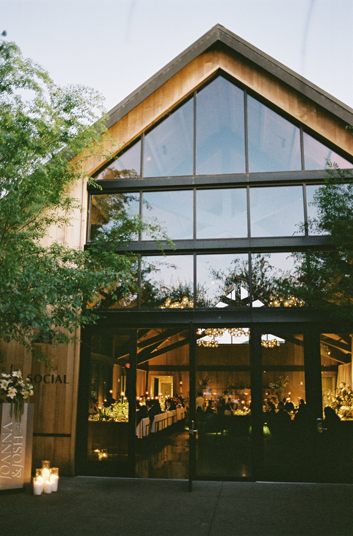 the-estate-yountville-evening-wedding-venue-exterior