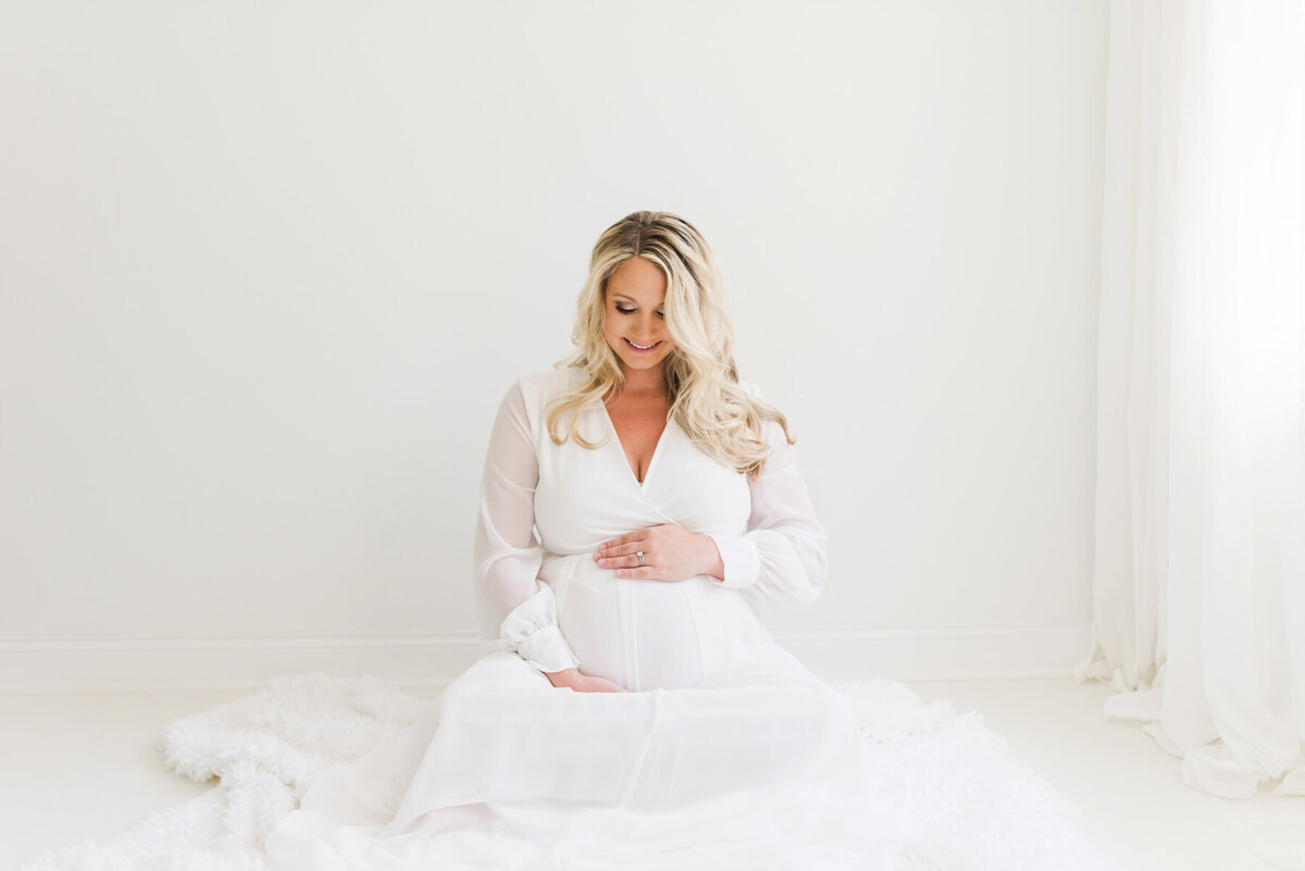Light-Airy-Maternity-Session-21