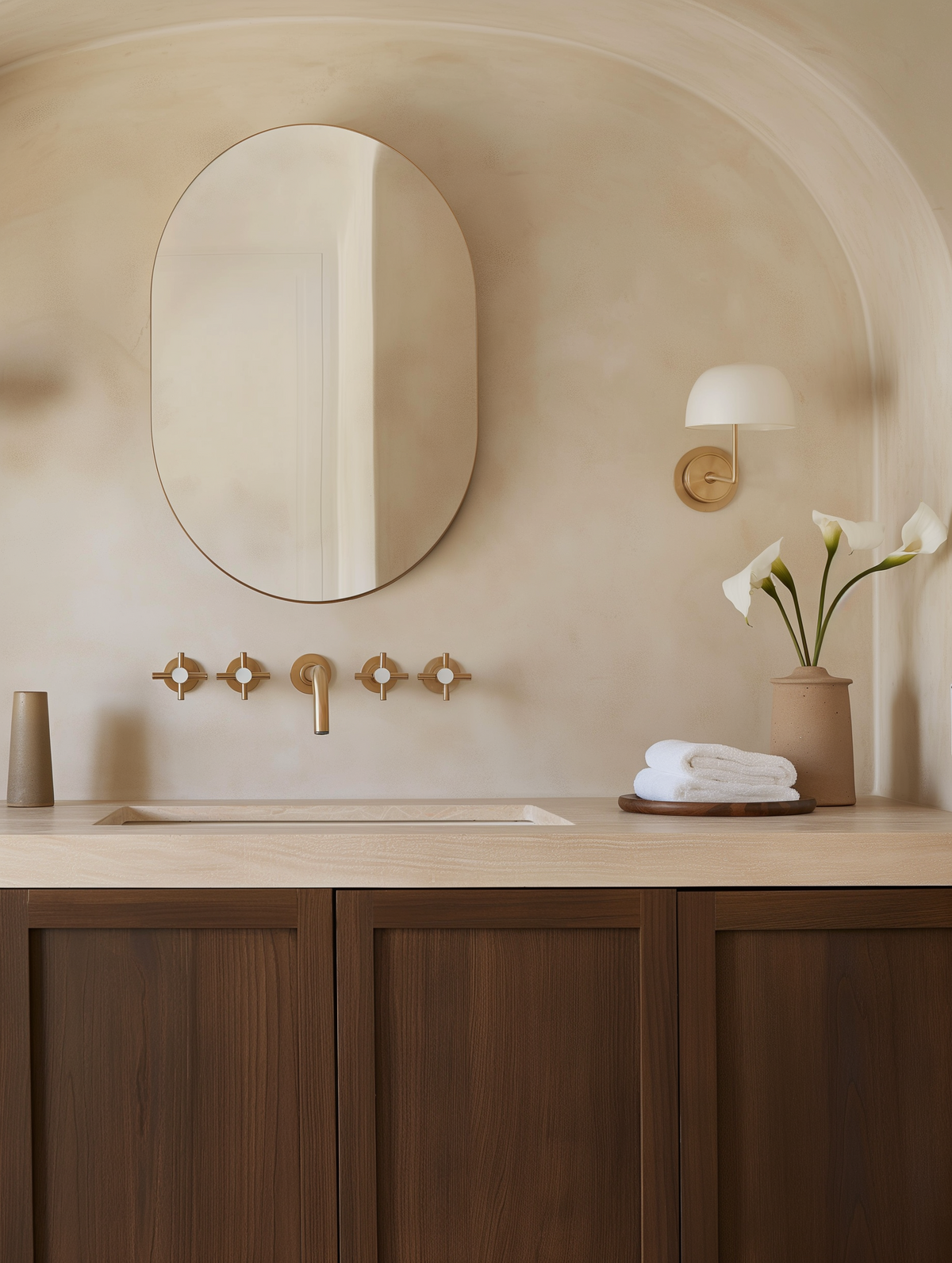 rosebud_08959_A_Spanish_modern_master_bathroom_with_creamy_Roma_5682d265-6d1f-46d1-8dcb-5c80e615b134