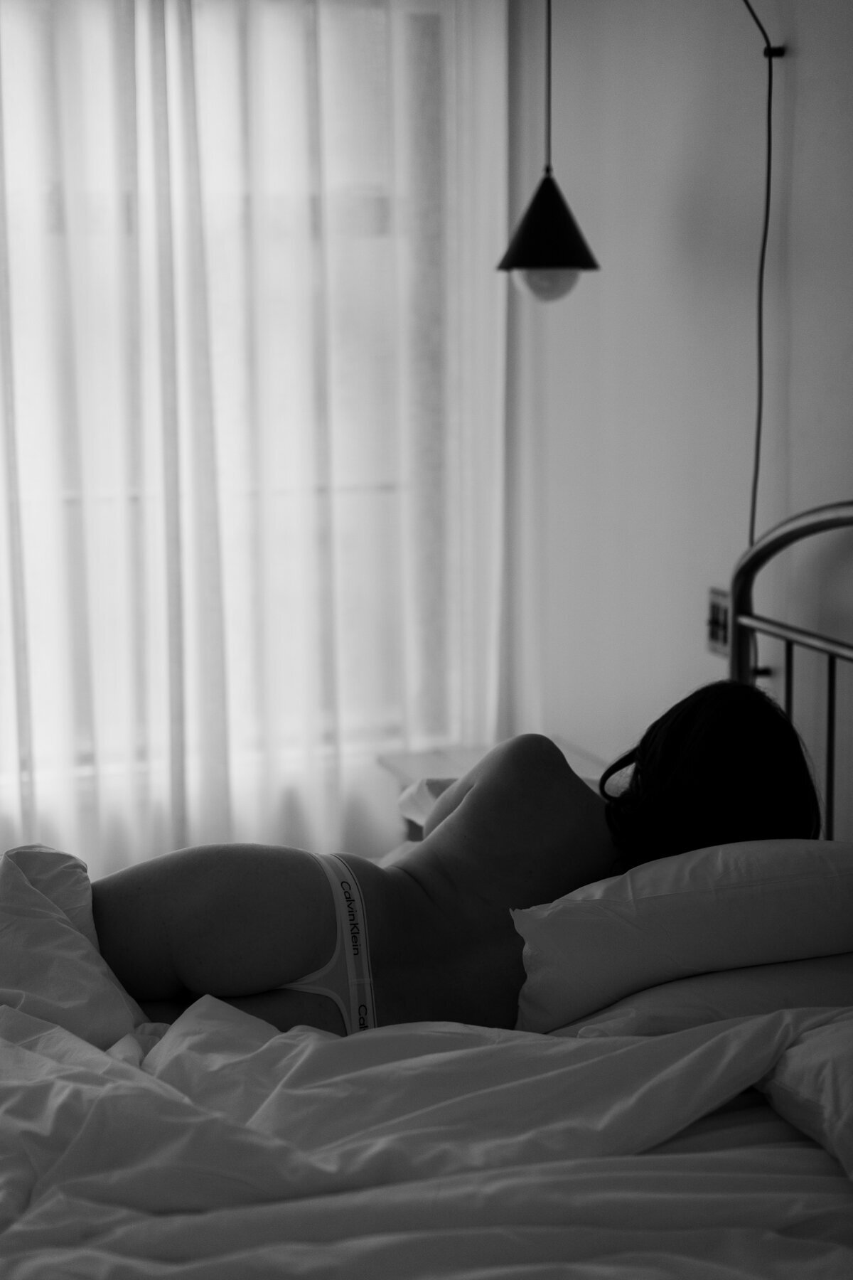 washington-dc-black-white-boudoir-photo-1