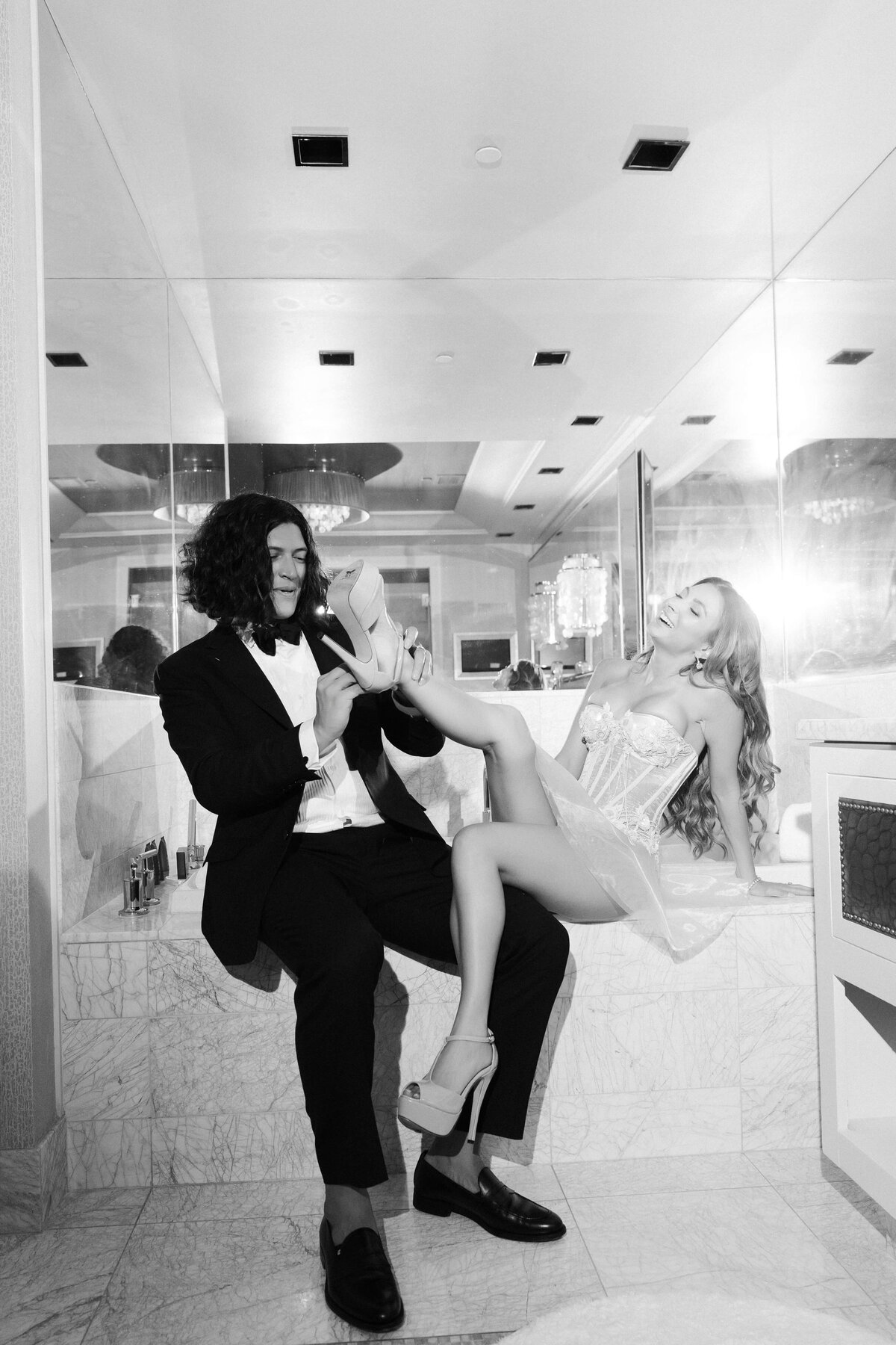 71_riskyexposure_shoshana-kyle_las-vegas-elopement-photography