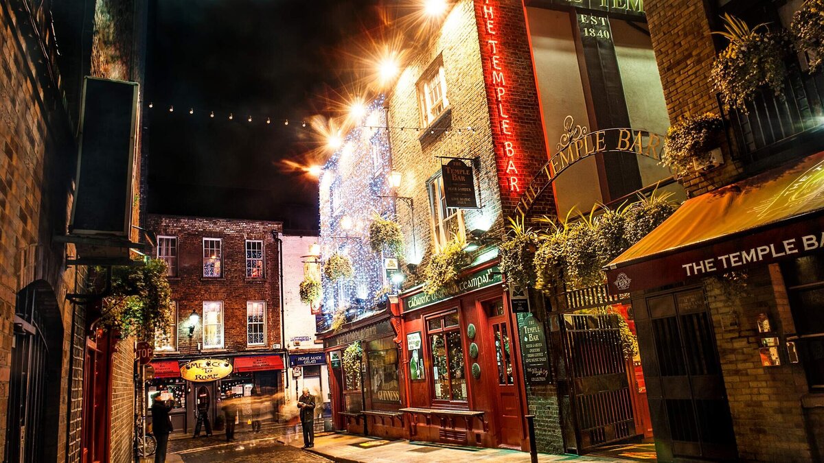 Temple Bar at Christmas, Dublin City_Web Size